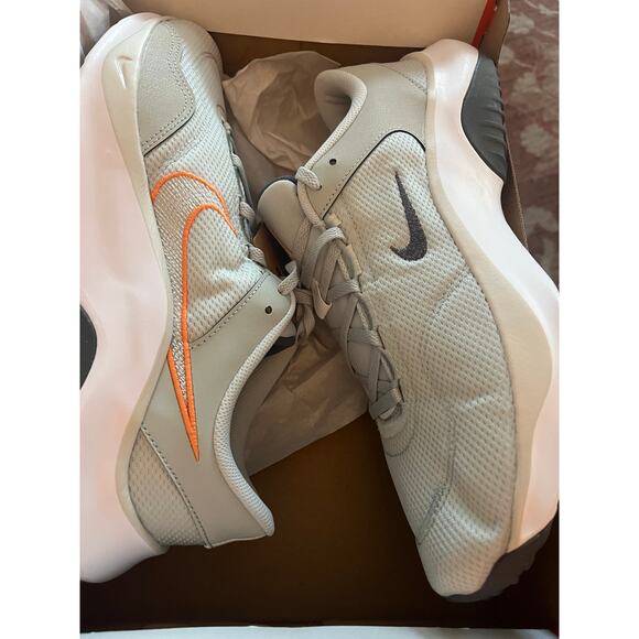 Copied - NEW NIKE Legend Essential 3NN Men's 10.5 Light Silver/ / Summit White - Picture 4 of 6